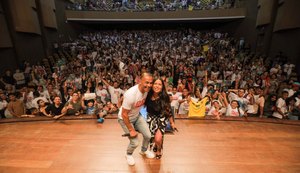 Cafu inspira alunos do município em palestra no encerramento da 10ª Bienal do Livro