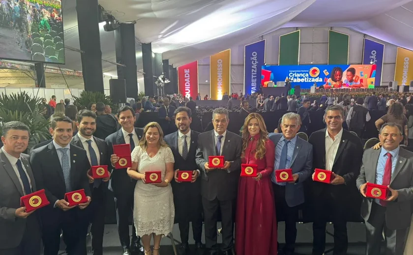 Municípios alagoanos são homenageados com selo nacional de alfabetização