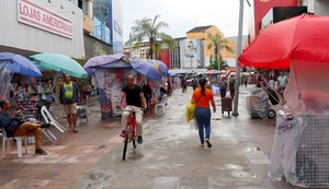 Comerciantes do Centro cobram uma solução para os camelôs