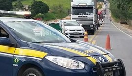 Polícia Rodoviária Federal realiza interdição total da BR-101 em Flexeiras