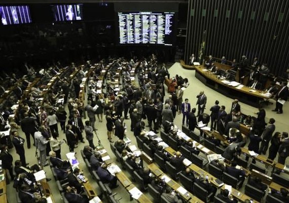 Maia adia para próxima terça votação da PEC que altera regras para eleições
