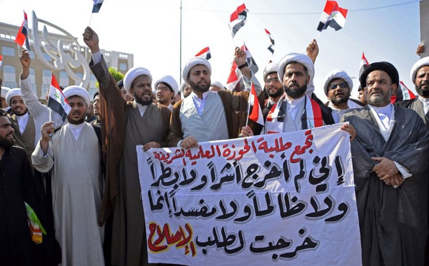 No Iraque, manifestantes desafiam toque de recolher