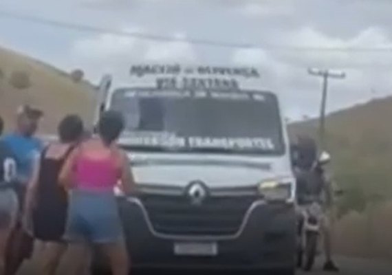 Seis pessoas ficam feridas em acidente entre ambulância e ônibus na BR-316