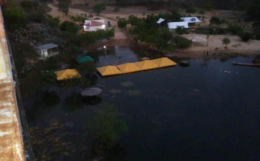 Inundação afeta Piranhas e ameaça outras cidades em Alagoas