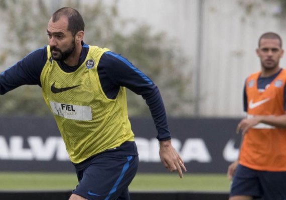 Antes mesmo de voltar, Danilo sofre lesão e para por mais um mês