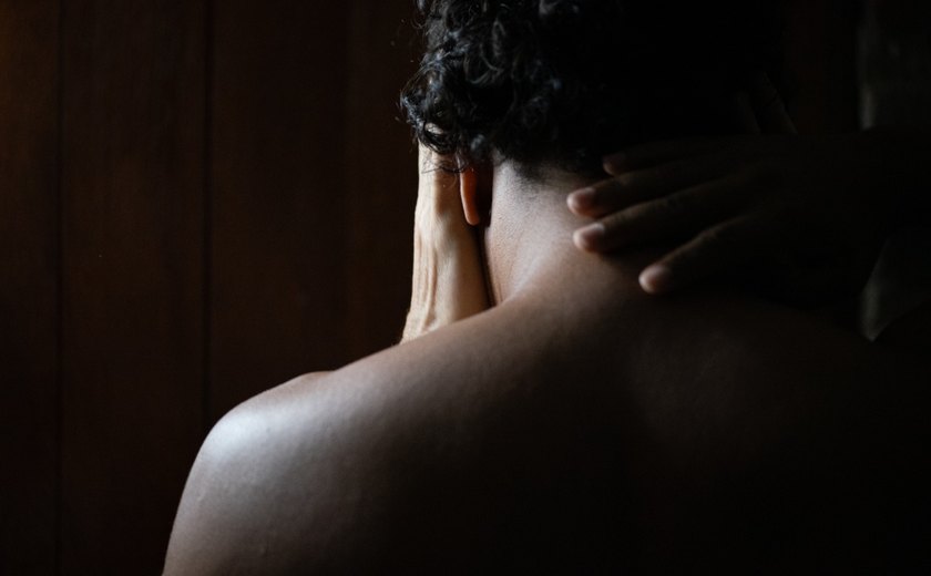 Entre poesia e corpo: Cia do Chapéu lança 'Pelos Poros e Pequenos Apelos'