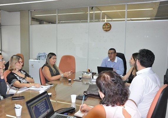 Vice-reitor recebe deputada para discutir acessibilidade na Ufal