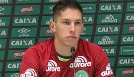 Jackson Follman é o primeiro sobrevivente da Chape a voltar ao Brasil