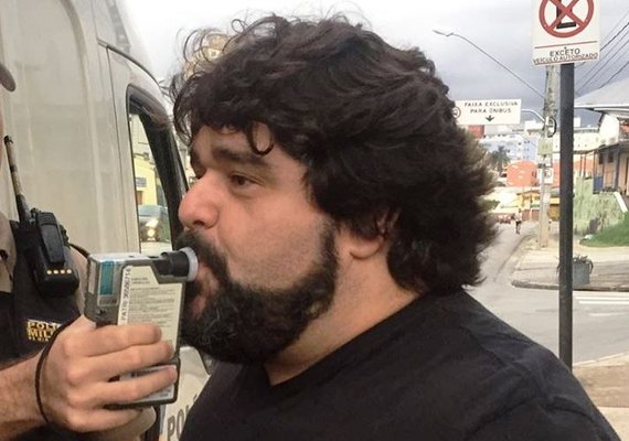 Fabiano, dupla de César Menotti, passa ileso por bafômetro em blitz da lei seca