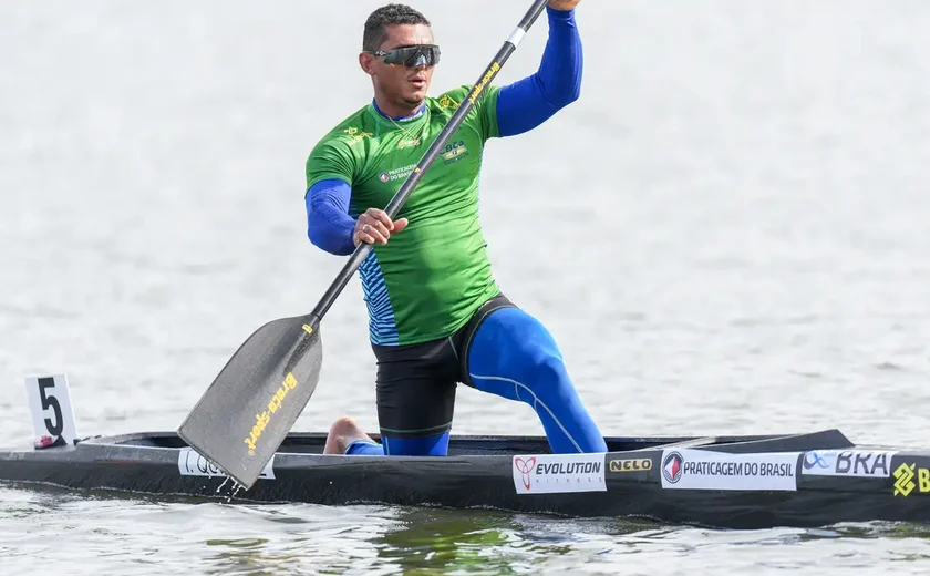 Isaquias Queiroz é campeão mundial no C1 500m na Polônia