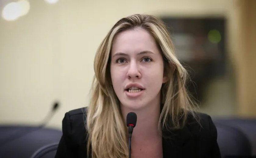 Deputada apresenta PL que cria política de letramento digital e robótica