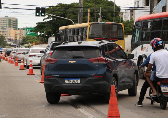Caos no trânsito da Avenida Gustavo Paiva após as 16 horas afeta três bairros