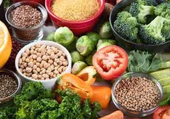 Saúde da mulher na maturidade: o que mudar na alimentação?