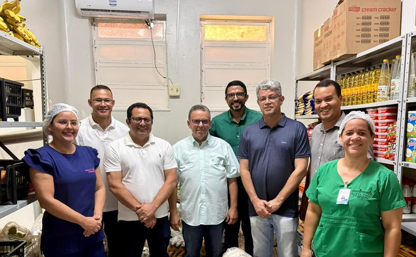 Cooperflores doa 1 tonelada de alimentos à Santa Casa de Penedo