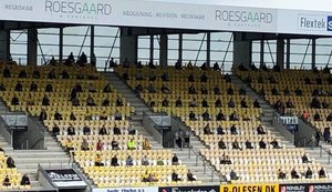 Campeonato Dinamarquês volta a ter público nos estádios, mas com distanciamento social