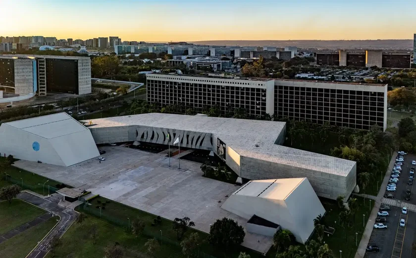Ao TSE, Meta nega tratamento desigual entre candidaturas presidenciais