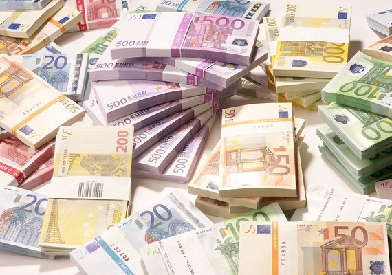 Credores desbloqueiam 8,5 bilhões de euros de ajuda à Grécia