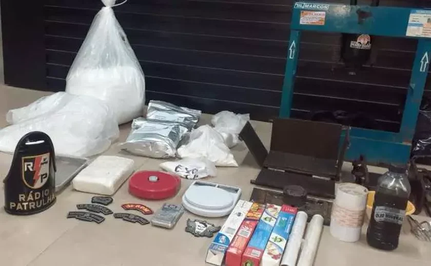 Polícia apreende mais de 22 quilos de cocaína em casa que funcionava como refinaria