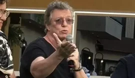 Boninho perde a paciência em coletiva da Record e rebate comparação com BBB