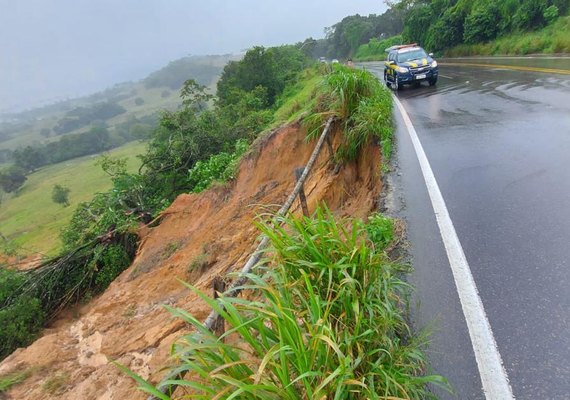 BRs de Alagoas têm ao menos quatro pontos de interdição por causa das chuvas
