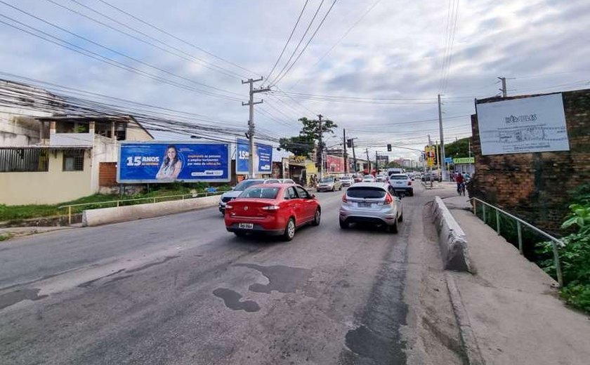 Obras interditam totalmente a Avenida Gustavo Paiva no turno da noite