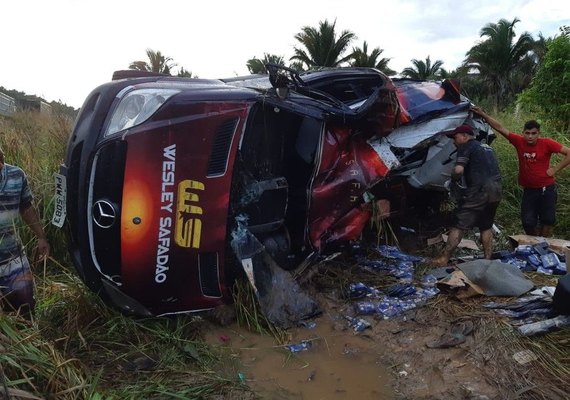 Acidente com van do cantor Wesley Safadão deixa uma pessoa ferida no Maranhão