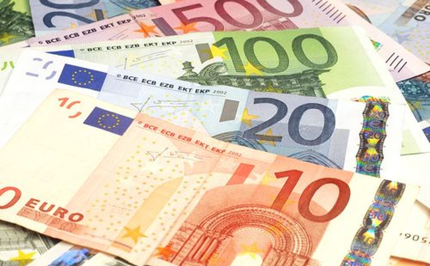 Índices acionários europeus recuam com fortalecimento do euro