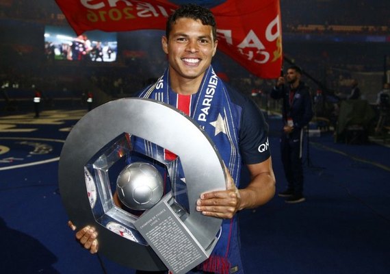 Thiago Silva acerta renovação com o Paris Saint-Germain até 2020