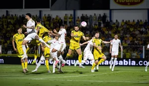 Com um a mais, Mirassol vence e complica Internacional no Brasileirão