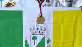 Atleta mirim de Arapiraca conquista medalha de ouro em campeonato de karatê