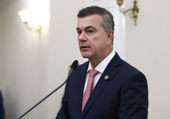 Ronaldo Medeiros critica ação da Prefeitura que interditou totens de segurança do Estado