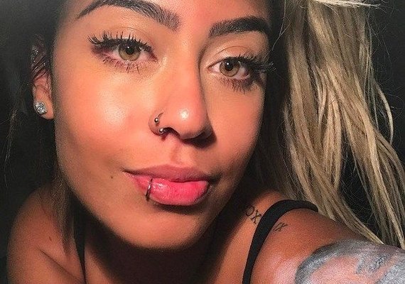 Rafaella Santos, irmã de Neymar explica por que tatuou o próprio rosto no braço