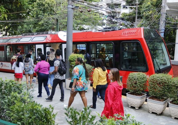 Trem do Corcovado volta a circular depois de incêndio