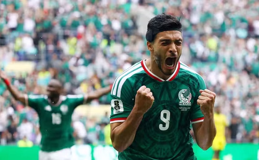 Em jogo com três expulsões, México vence África do Sul na abertura da Copa do Mundo
