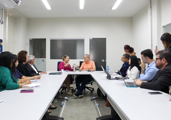 Governo do Estado discute implementação de políticas públicas voltadas à causa animal