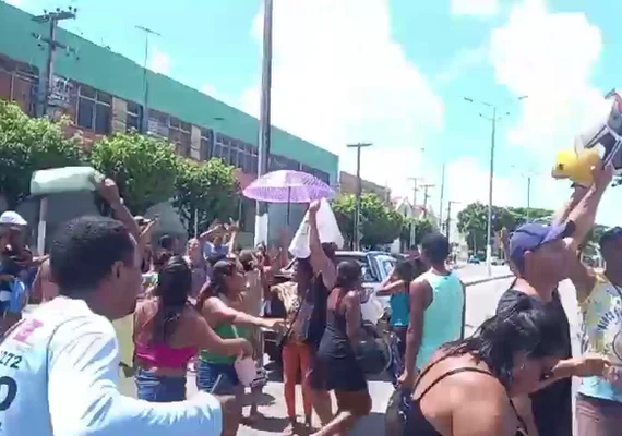 Moradores do Vergel protestam por chaves do Residencial Parque das Lagoas