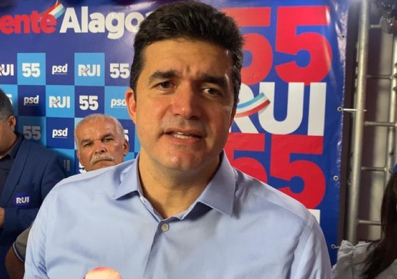 Rui Palmeira oficializa candidatura, mas espera posição de Antônio Albuquerque para indicar seu vice