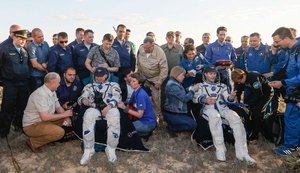 Após 200 dias no Espaço, astronautas francês e russo voltam à Terra