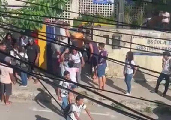 Estudante esfaqueia três colegas dentro de escola em Pernambuco