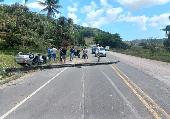 Sem final feliz: mulher morre e esposo fica ferido em acidente de carro na volta da lua de mel