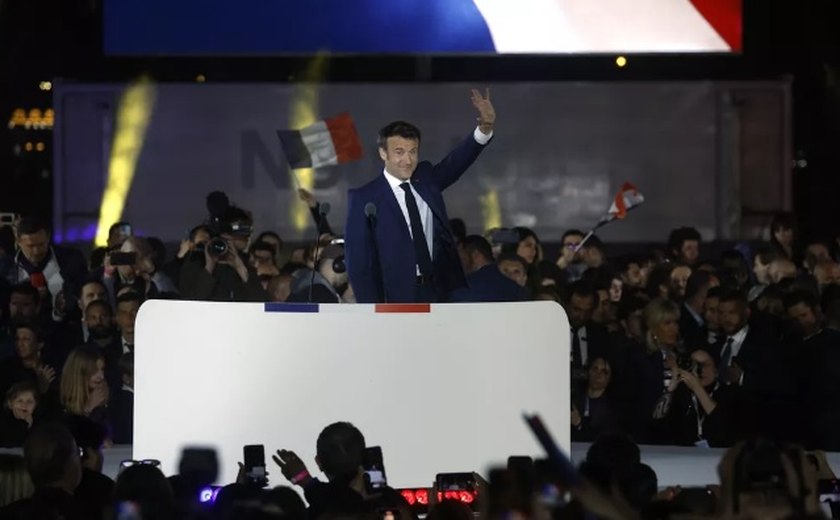 Macron impõe reforma da Previdência sem voto do Parlamento