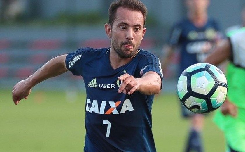 Éverton Ribeiro aparece no BID, mas não enfrenta a Chapecoense