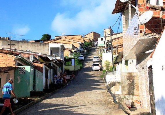 Técnicos sociais iniciam visitas aos moradores das encostas do Mutange e Jardim Alagoas