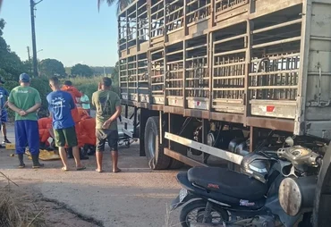 Colisão entre moto e caminhão deixa feridos na zona rural de Arapiraca