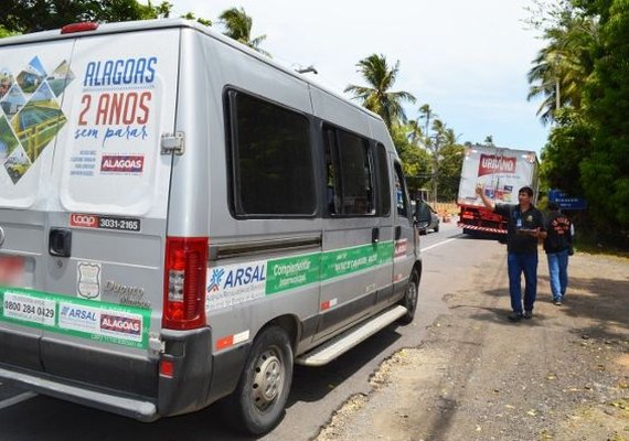 Em fiscalização, oito veículos de transporte de passageiros são notificados