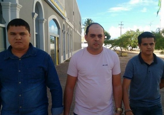 Trio é preso tentando furtar clientes dentro de terminal bancário no Jaraguá