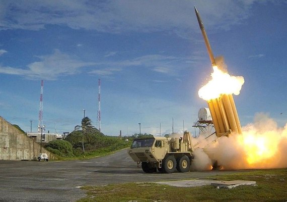 EUA testam com êxito sistema de intercepção de mísseis de médio alcance