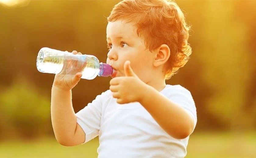 Saiba como prevenir desidratação infantil no verão 