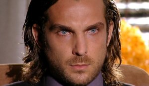 'Flor do Caribe': Alberto sequestra Samuca para chantagear Ester