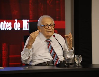 Com emoção e reconhecimento, Simpósio sobre Pontes de Miranda se encerra com a solenidade do Prêmio Marcos Bernardes de Mello